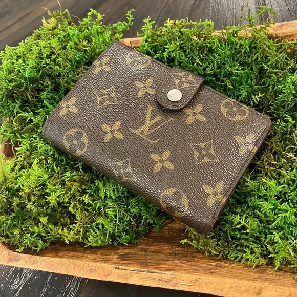 Louis Vuitton Accessories Louis Vuittons Monogram Wallet With
